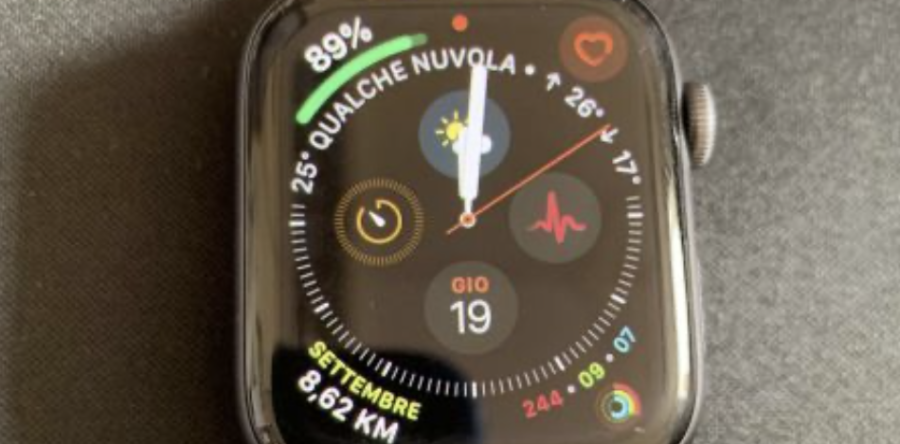 Vendo Apple Watch Series 4 44mm (2018) Alluminio grigio siderale con cinturino sport